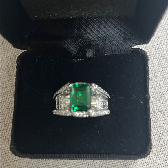 Victoria Wieck Jewelry - Victoria Wieck 925 Silver Ring with Emerald Green Gemstone Size 8